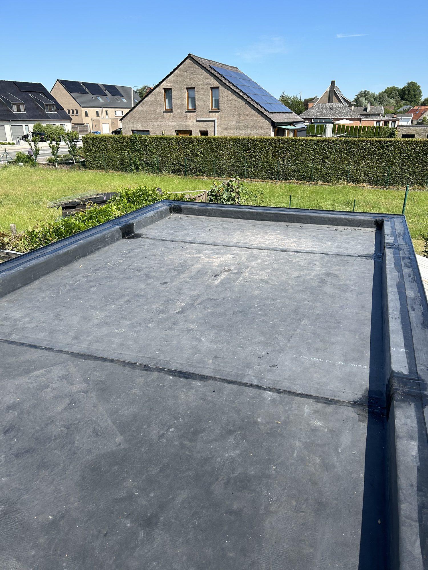 Plat dak · EPDM tuinzijde — Dakwerken Devlin