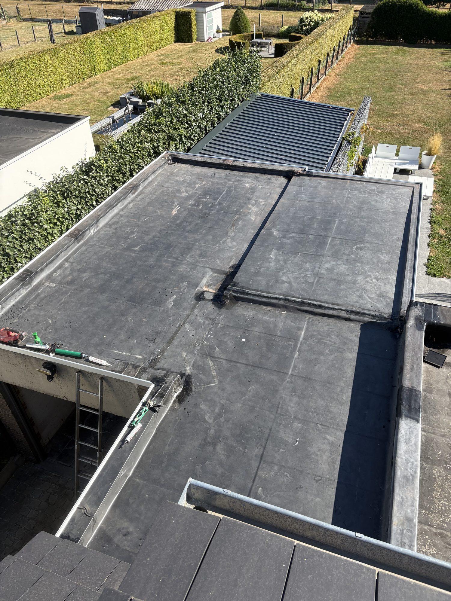 Plat dak in EPDM gerealiseerd door Dakwerken Devlin